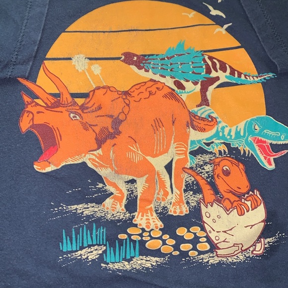 1 5t pair cat & jack shorts and 1 5/6 t shirt - Picture 5 of 10